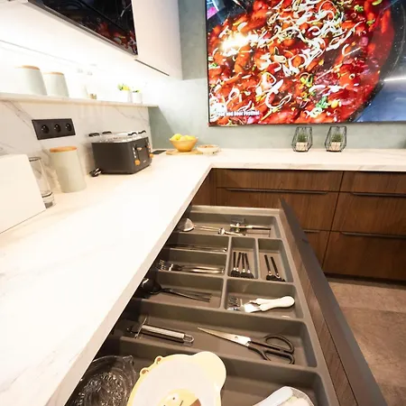 Dh Family And Whirlpool Premium 3kk, 2x Smarttv-netflix, Big Terrace And Free Parking *